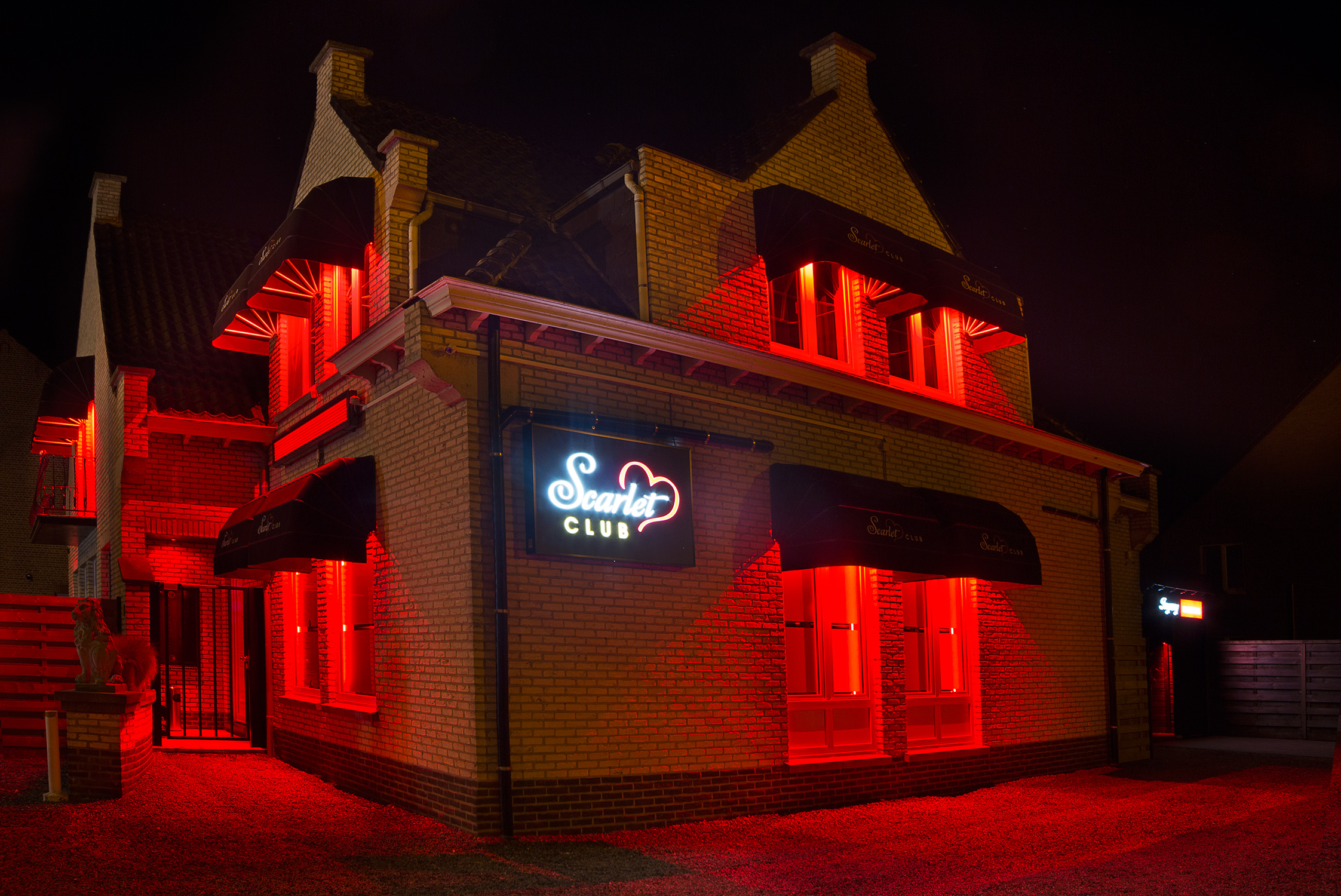 Scarlet Club