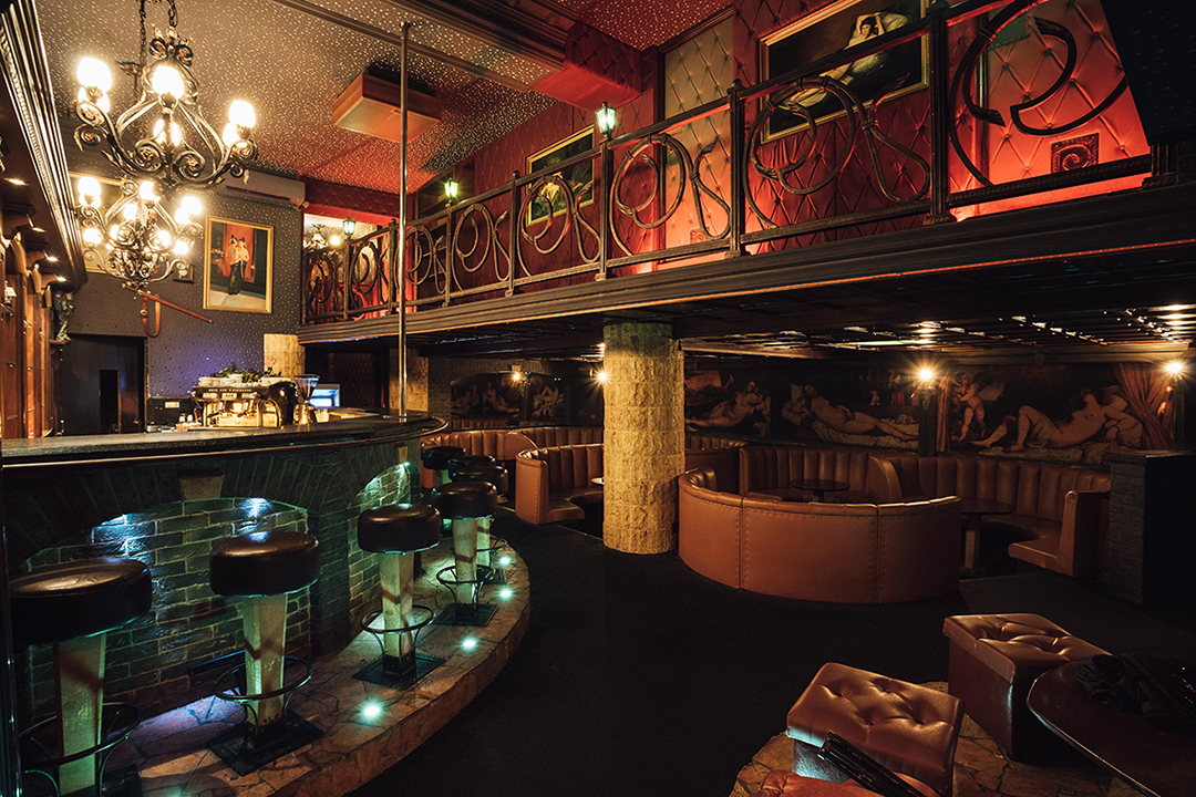 Royal night club